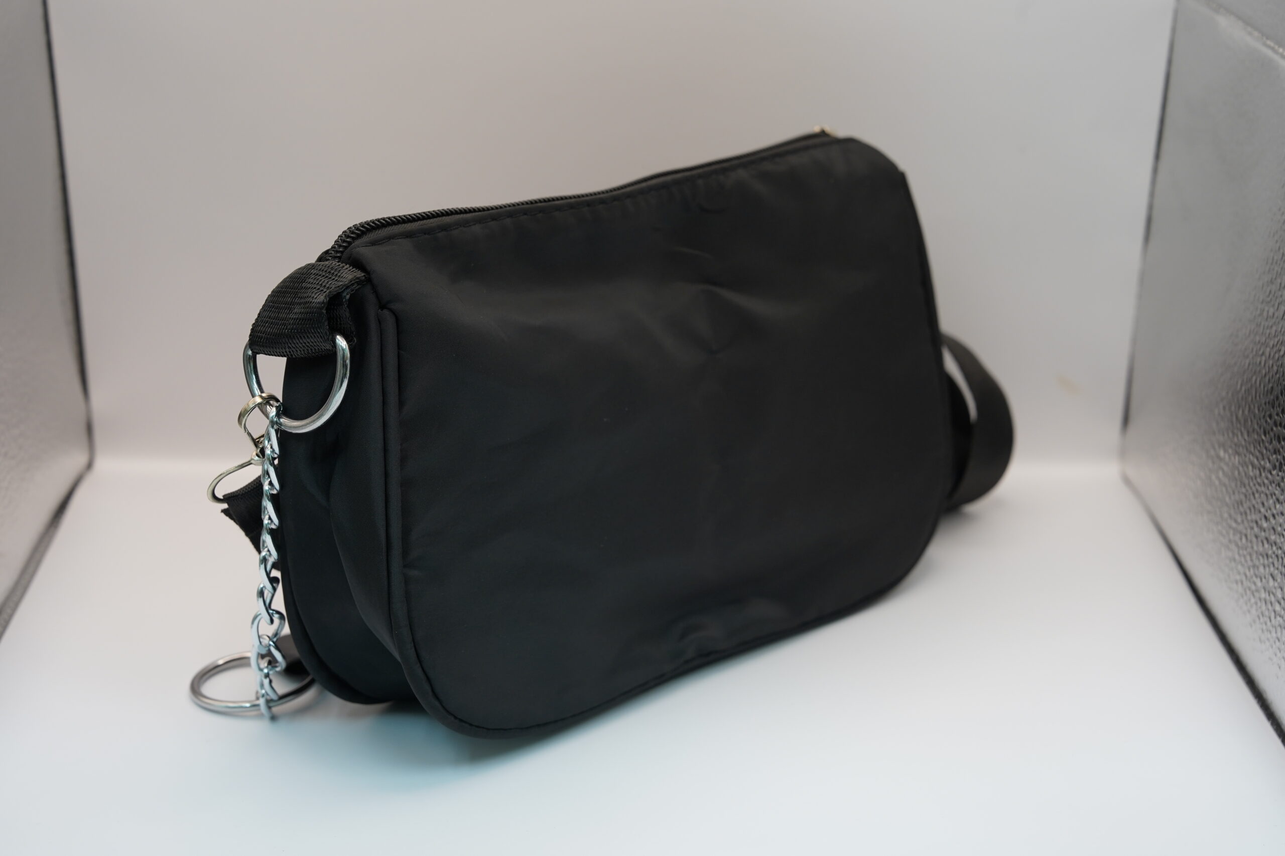 Crossbody Bag with chain - Image 4